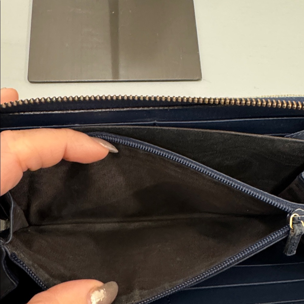 Gucci Light Blue Denim Wallet with Gold pearl Logo - Picture 8 of 9